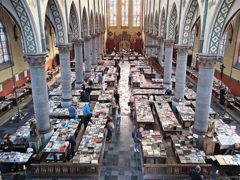 Kerk_Boekenverkoop